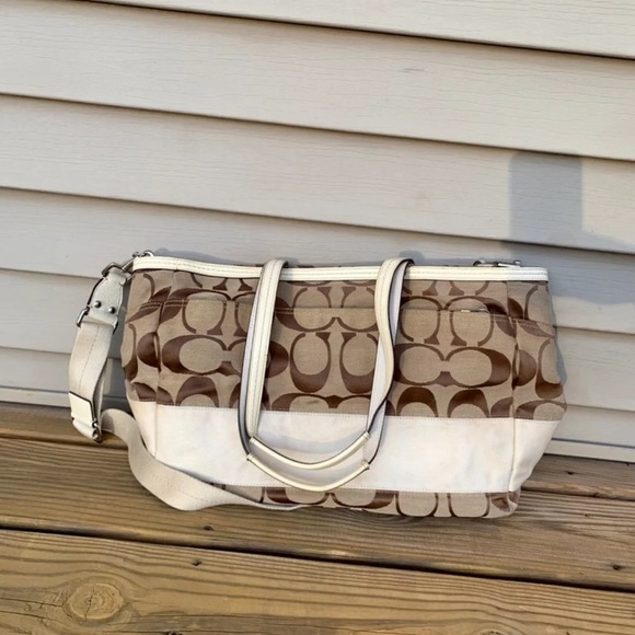 Coach Over The Shoulder Over Night Bag - Picture 2 of 8